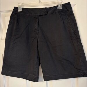 Like new Women’s Nike Golf shorts. Sz M.